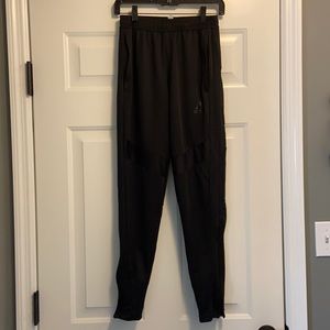 ADIDAS-men’s athletic pants like new!
